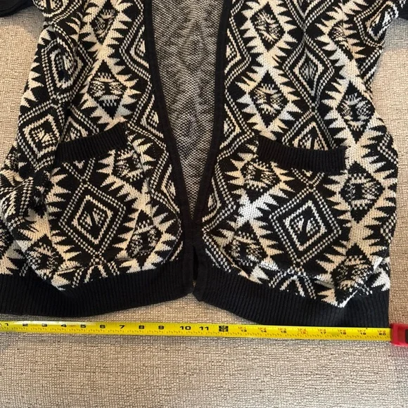 Forever 21 Monochrome Knit Cardigan Boho Aztec - Picture 13 of 13
